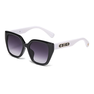 Chic cat-eye polarized sunglasses with gradient lenses and gold floral temple detail