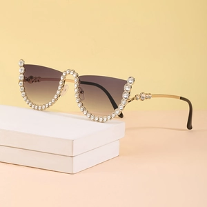Lunettes de soleil sans monture avec strass, verres dégradés marron et chaîne dorée