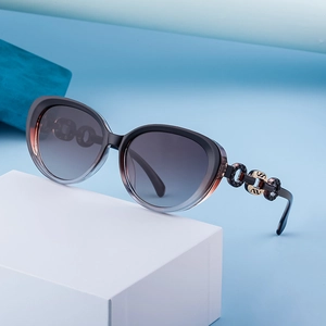 Cat eye polarized sunglasses with gradient grey frame and metal chain temple design