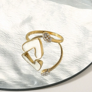 Bague cœur ajustable plaquée or 14k avec émail blanc et strass étincelants