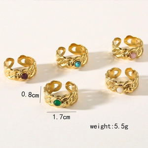 Detailed dimensions of gold vintage rings showing 0.8cm width and 1.7cm inner diameter