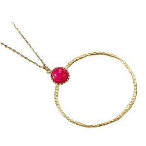 18K gold plated stainless steel O-chain necklace with hammered round natural stone pendant