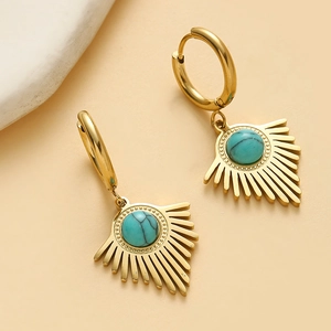 Boucles d'oreilles créoles dorées avec pendentif soleil et pierre turquoise bohème