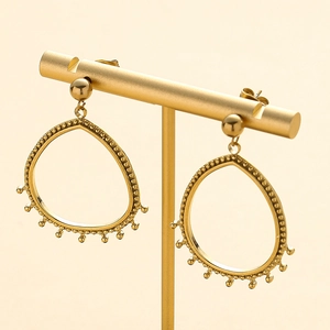 Boucles d'oreilles créoles en forme de goutte en acier doré avec bords perlés rétro