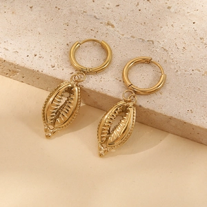 Boucles d'oreilles étoiles de mer dorées 14 carats pour femmes avec finition métallique