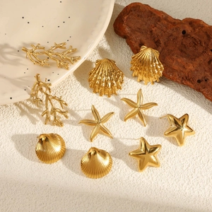 Set orecchini in acciaio inossidabile placcato oro 14k con stelle marine e conchiglie