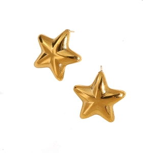 Orecchini a perno a forma di stella marina in acciaio inossidabile placcato oro 18k spazzolato
