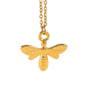 Collier élégant avec pendentif abeille dorée aux ailes détaillées sur une fine chaîne en O