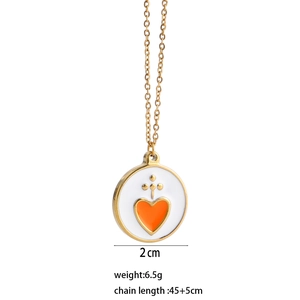 Détail du pendentif cœur avec indications de 2cm de diamètre et 45+5cm de longueur