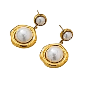 Élégantes boucles d'oreilles en acier inoxydable plaqué or 18 carats avec perles pour femme