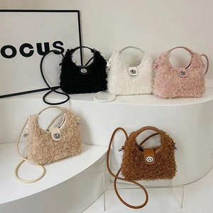 Sacs bandoulière en peluche teddy en cinq couleurs avec fermoir rotatif chic