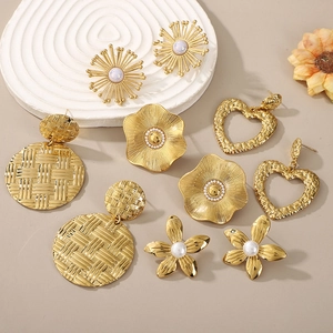 Vintage gold stainless steel flower earrings set with woven textures and pearls