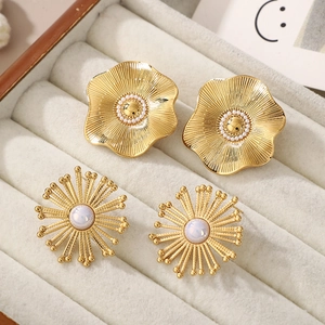 Detail of golden flower earrings with pearls and opal stones in a velvet box