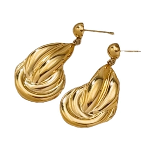 Moderne 18K vergoldete Edelstahl-Ohrringe mit elegantem, gedrehtem Falten-Design