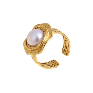 Vintage 18k gold plated stainless steel ring featuring a large pearl and wavy open band