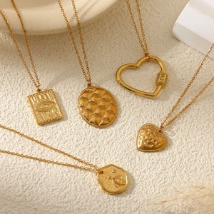 Collier cœur ajouré doré et pendentifs mauvais œil en acier inoxydable minimaliste