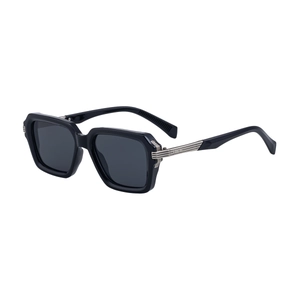 Lunettes de soleil carrées pour hommes avec monture noire et détails en métal argenté