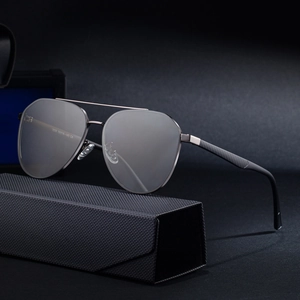 Occhiali da sole aviator uomo argento con lenti polarizzate e custodia nera pieghevole