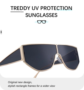 Détail de lunettes de soleil masque avec monture dorée et verres gris UV400