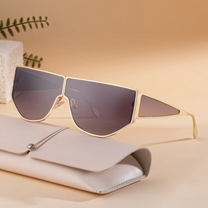 Lunettes de soleil bouclier irrégulières monture métal doré et verres dégradés
