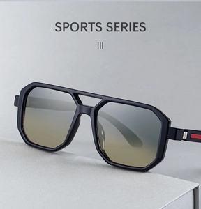 Détail macro de lunettes de soleil carrées aviateur avec double pont et rayures tricolores