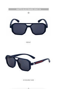 Vue détaillée des lunettes de soleil carrées bleu mat avec verres gris et rayures rouges