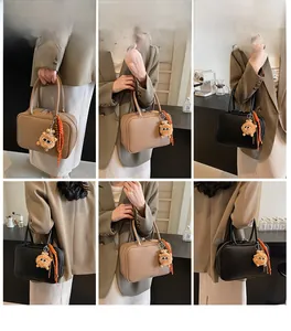 Collage von Bowlingtaschen aus Leder in Schwarz und Braun mit Bärenanhängern