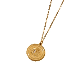 Collier médaille soleil et lune en acier inoxydable doré avec accents de zircone