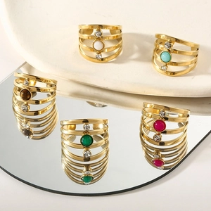 Ensemble de bagues dorées multicouches avec pierres précieuses colorées et zircons