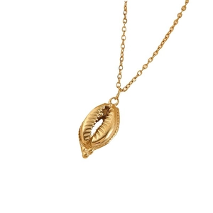 Bohemian gold shell pendant necklace with a delicate chain for beach jewelry style