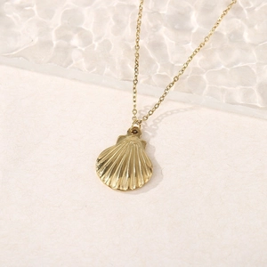 Gold plated stainless steel sea shell necklace with chic ribbed pendant design