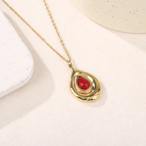 Collier vintage en acier inoxydable avec pendentif goutte dorée et pierre rouge