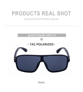 Gros plan sur les lunettes de soleil carrées noires avec verres polarisés TAC gris