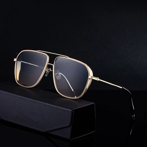 Vintage punk square metal sunglasses with gold frame and black gradient lenses