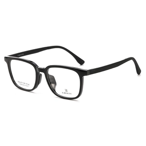 Trendy vierkante zwarte optische bril voor dames 2025 met een minimalistisch design