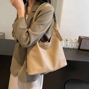 Chic beige large capacity tote bag in pebbled leather texture for urban commuting