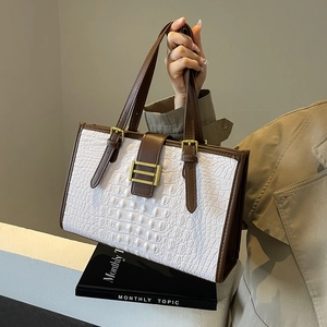 Crocodile Embossed PU Leather Tote Shoulder Bag Large Capacity Golden Buckle Retro Elegant Commuter For Women