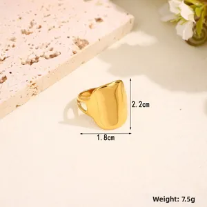 Macro detail of gold irregular wide ring showing dimensions 2.2cm and weight 7.5g
