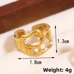 Détails des dimensions de la bague liquide dorée 1,3cm de haut et 1,8cm de large