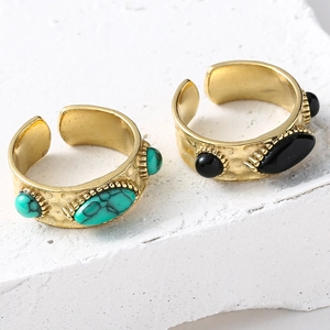 Bagues bohèmes dorées texturées ornées de pierres turquoise vertes et d'agate noire