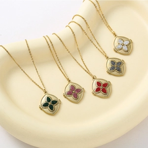 Ensemble de colliers trèfle à quatre feuilles dorés avec pendentifs zircon colorés