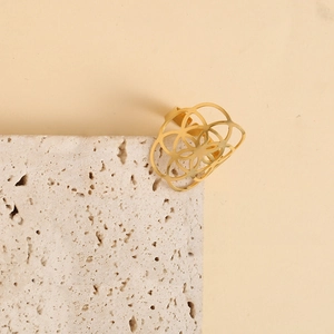 Vintage hollow flower open ring in 18K gold plated stainless steel on stone