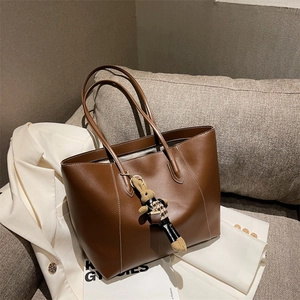 Sac Cabas Femme Grande Capacité Cuir PU Coutures Contrastées Rétro Commute Sac À Main Épaule Avec Pendentif Lapin Mignon