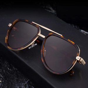 Retro polarized aviator sunglasses for men with tortoise frame and gold metal double bridge