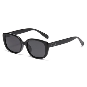Square polarized sunglasses for women with black glossy frames and metallic accents