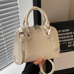 Women Fashion Shell Bag Crocodile Pattern PU Leather Handbag With Adjustable Strap Silver Hardware Modern Crossbody Purse
