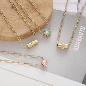 Collier doré avec pendentif étoile en émail et œil protecteur style bohème