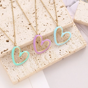 Irregular enamel heart pendant necklace in gold-plated steel, elegant aesthetic jewelry
