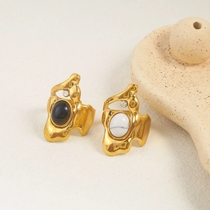 Irregular gold-plated lava texture rings with black onyx and white marble stones
