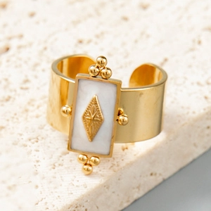 Bague large dorée vintage avec nacre blanche et relief d'étoile sur socle pierre